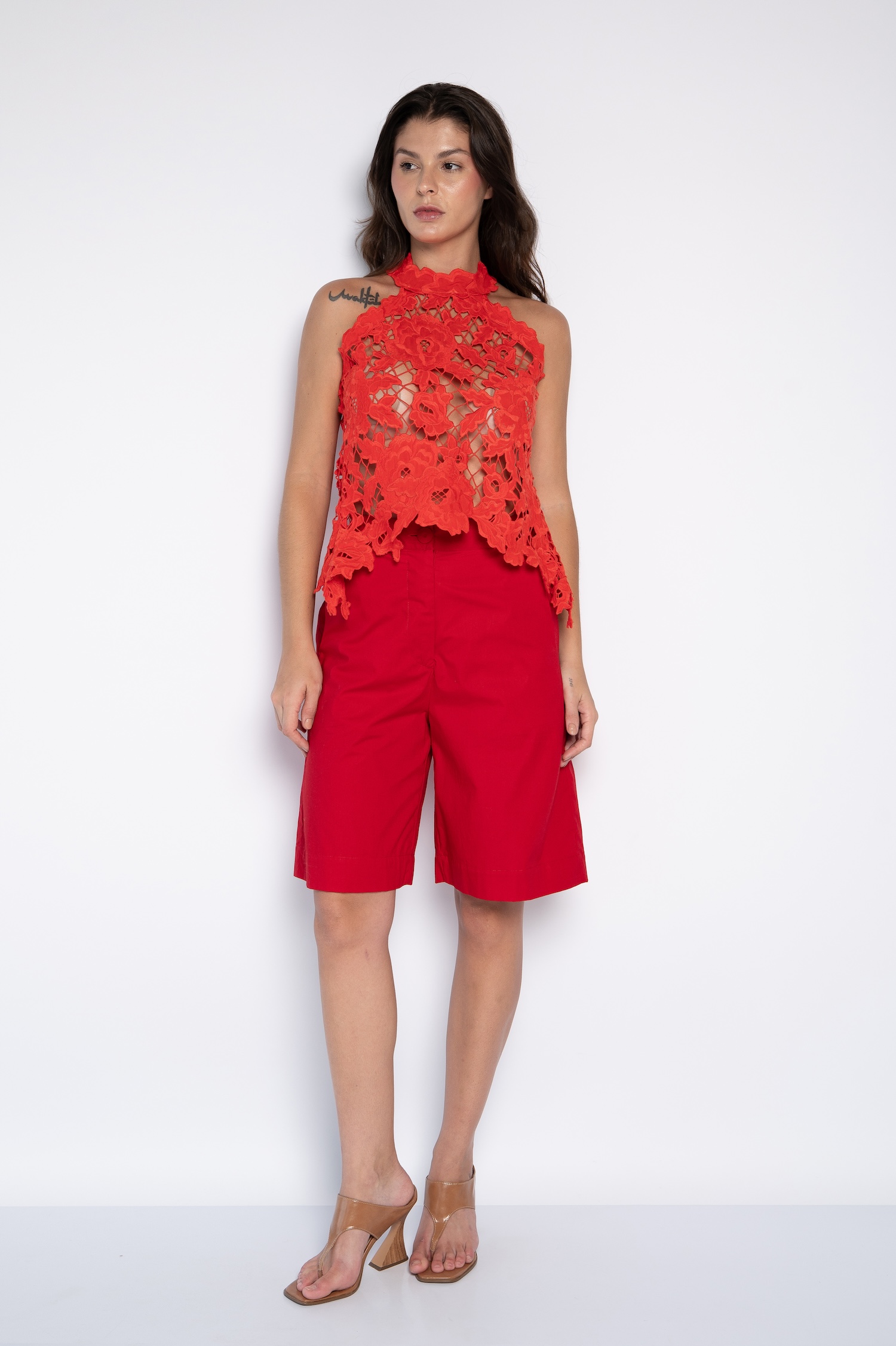 Bermuda Feminina Com Bolsos Vermelha - Mariely - Imagem 2