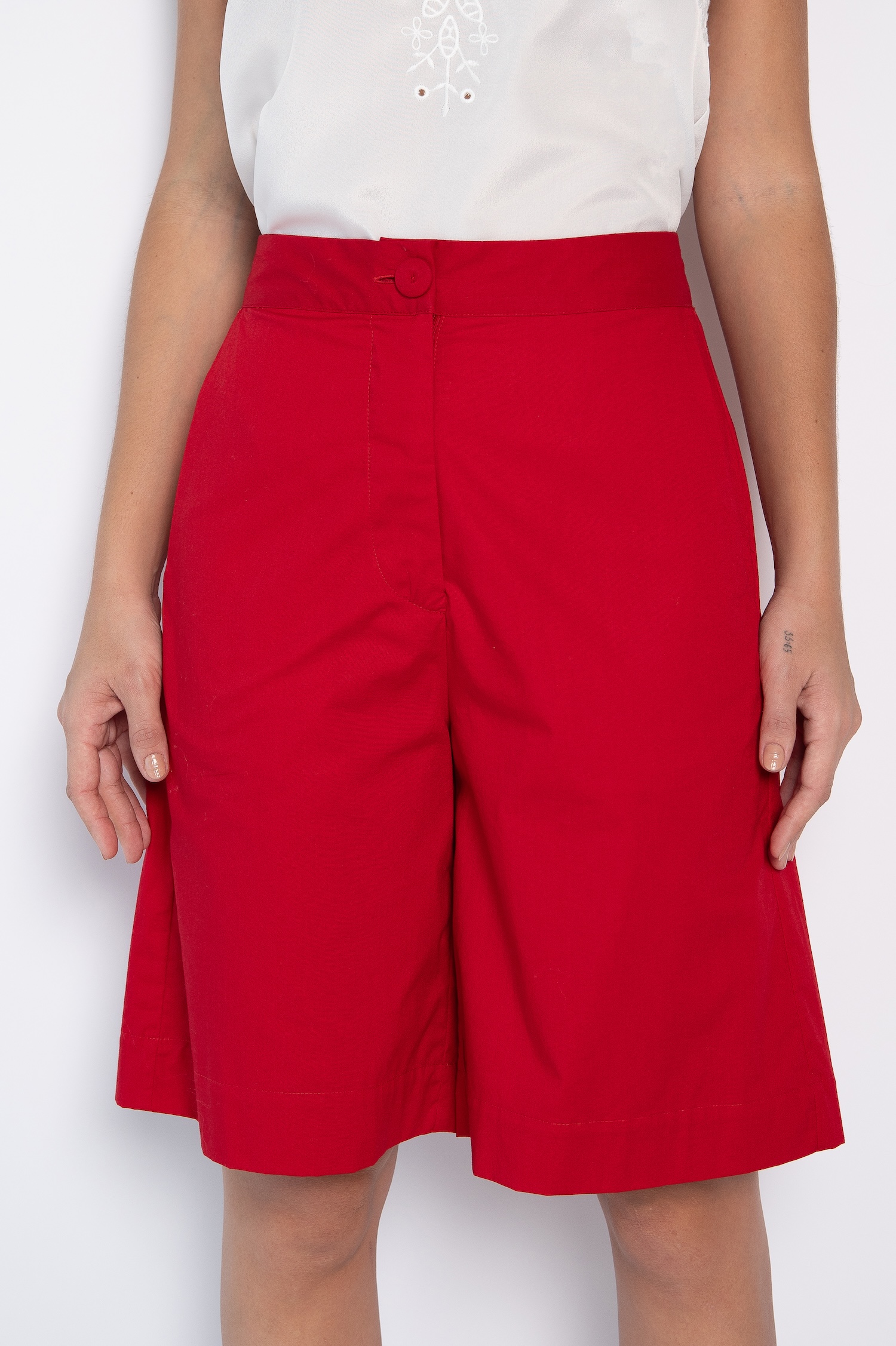 Bermuda Feminina Com Bolsos Vermelha - Mariely - Imagem 3