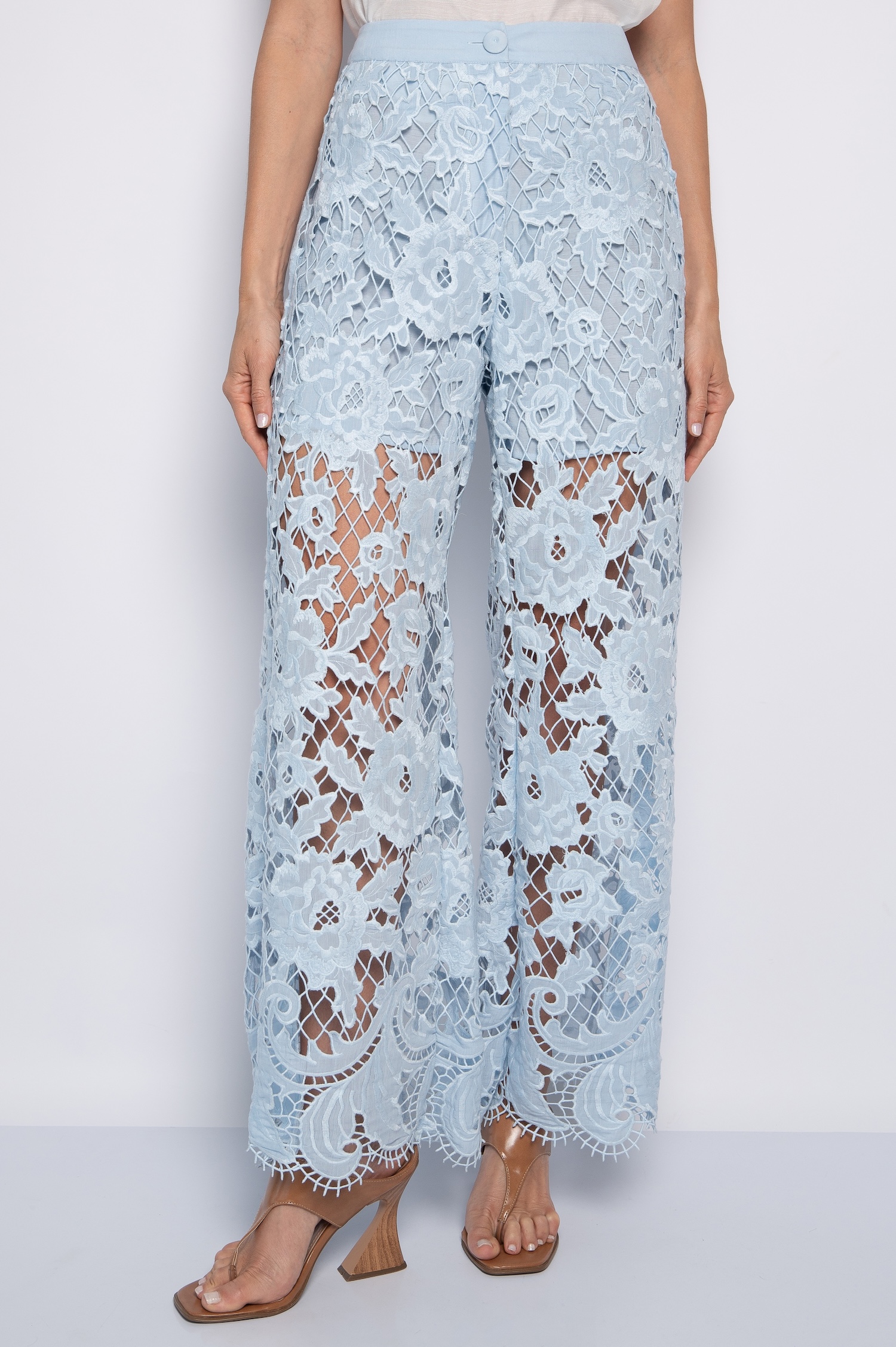 Calça Pantalona Bordada Em Richelieu Azul - Mikaela - Imagem 3