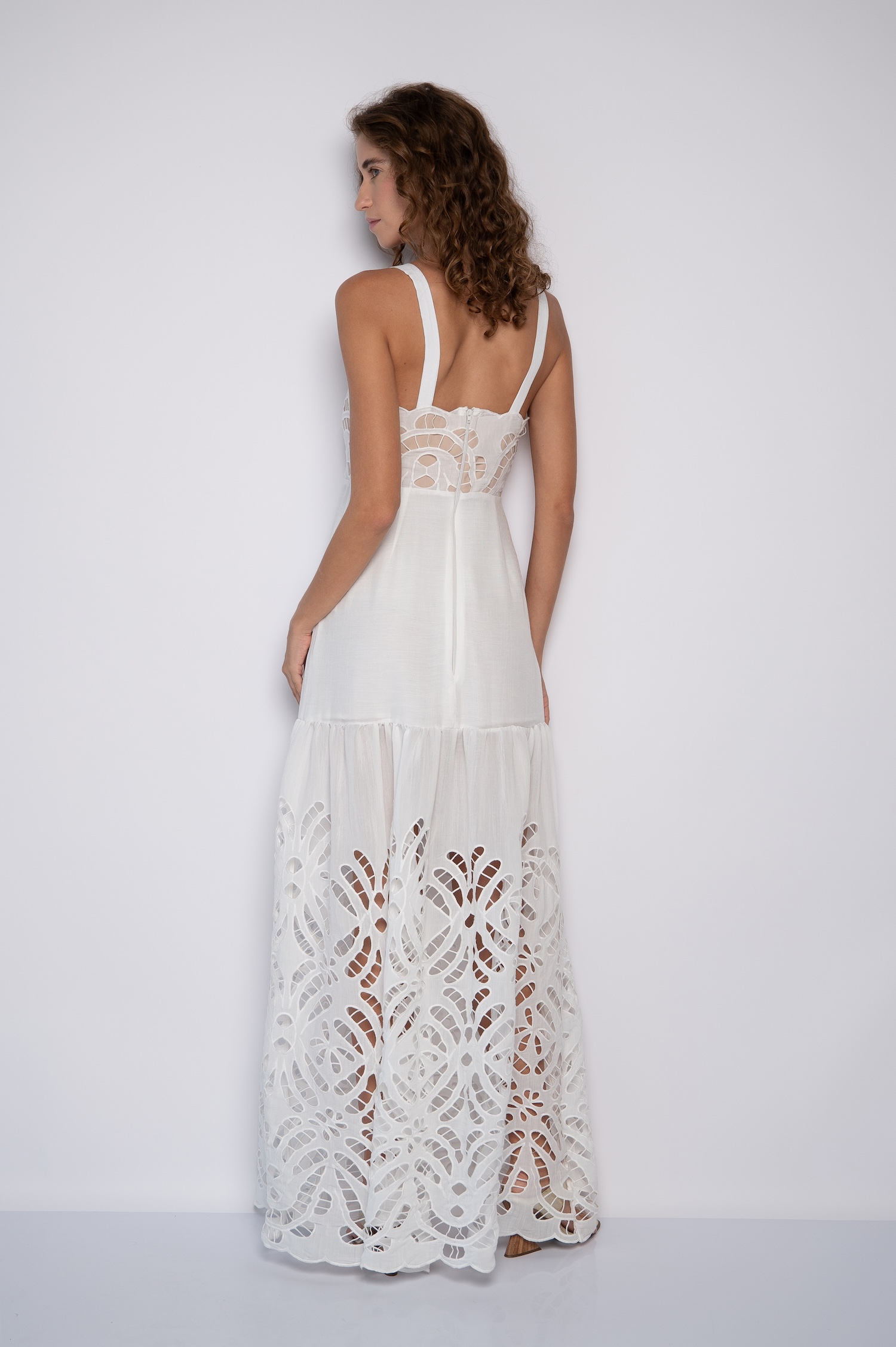 Vestido Longo Bordado Com Decote Quadrado Off White - Tereza - Imagem 4