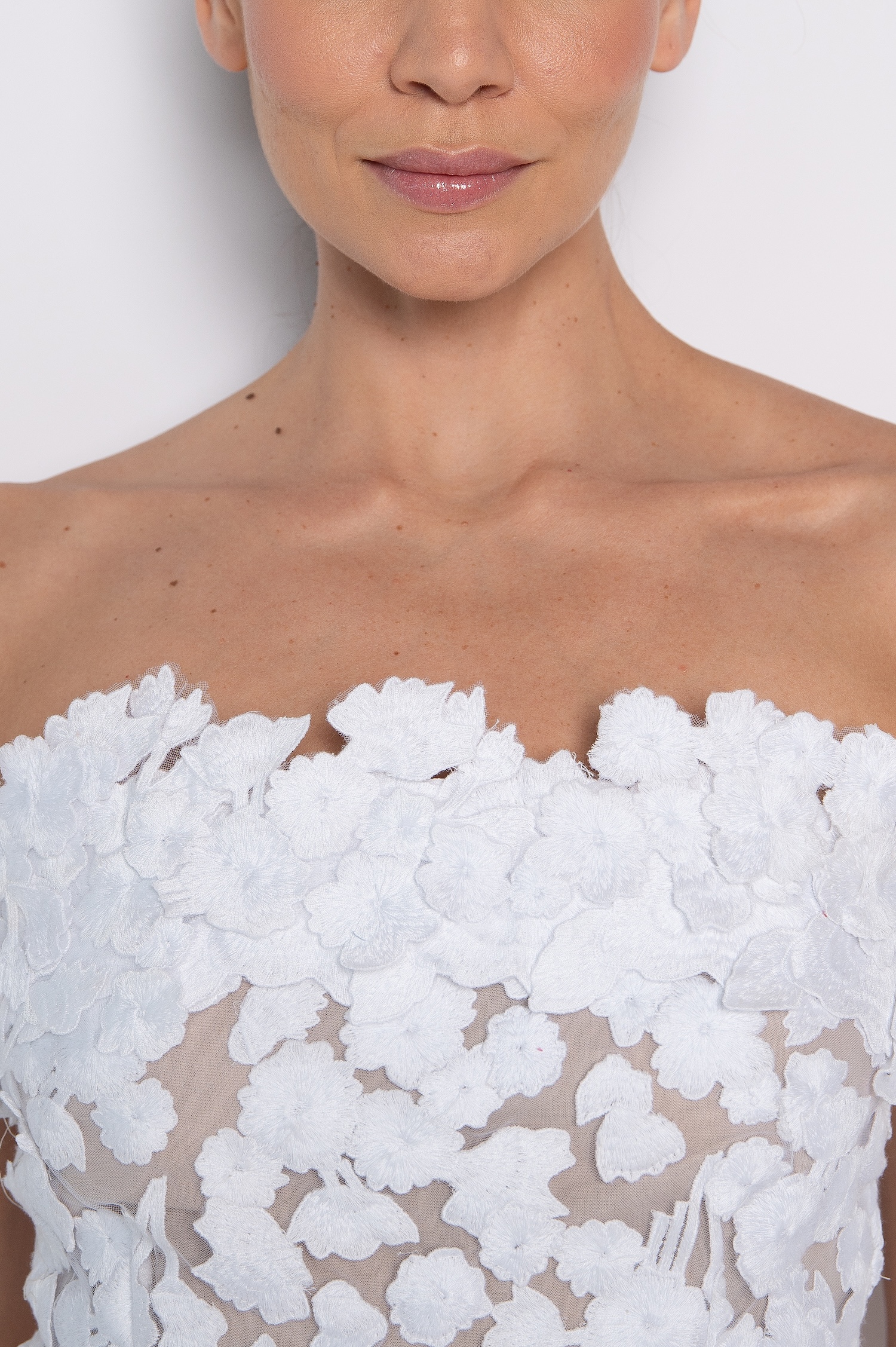 Vestido Bordado Midi Sem Alças Branco - Gisele - Imagem 3