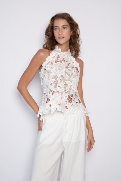 Blusa Cropped Bordado Vazado com Gola Alta Off White - Poliana