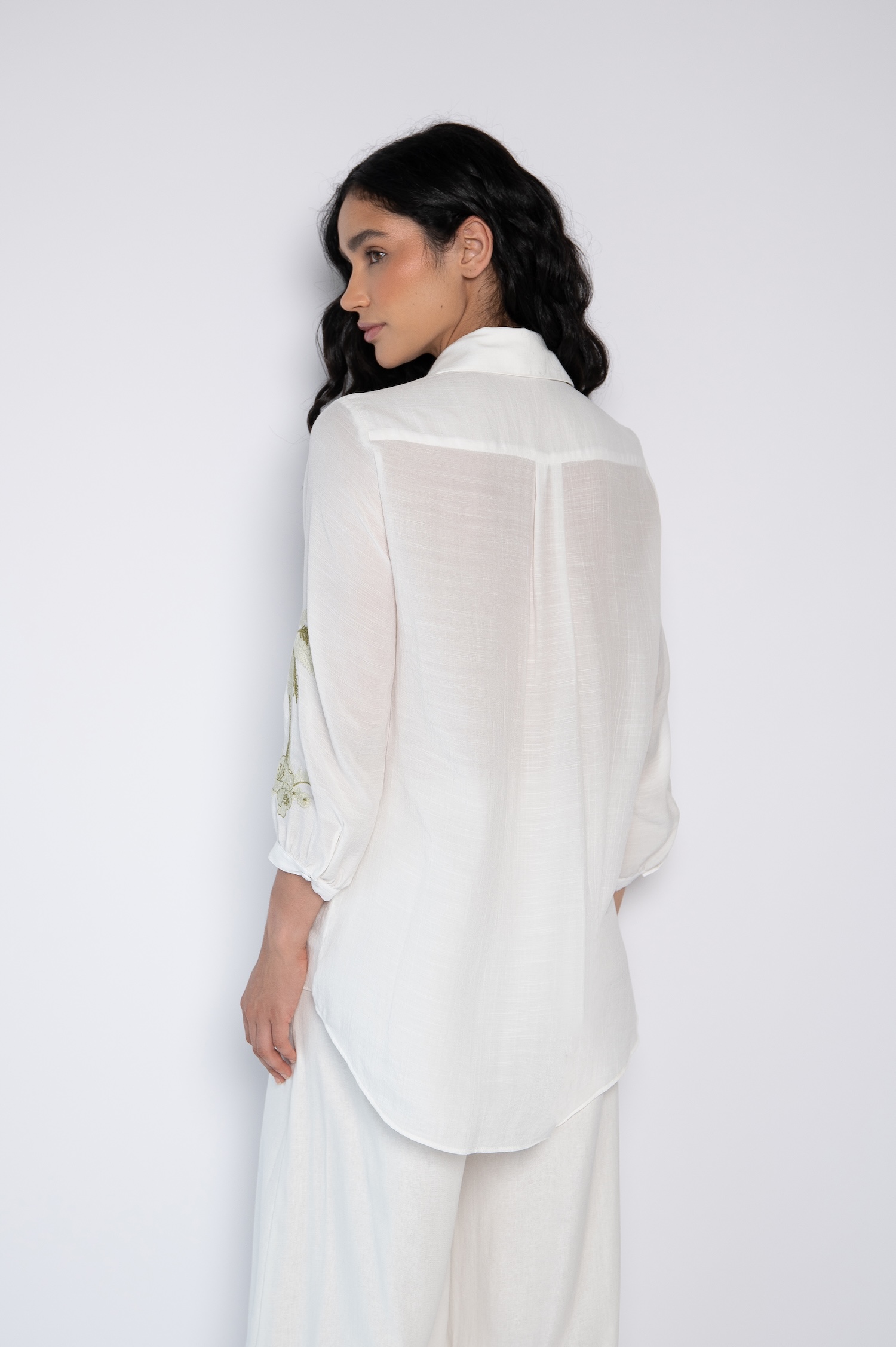 Camisa Bordada Com Mangas 7/8 Off White - Jéssica - Imagem 4