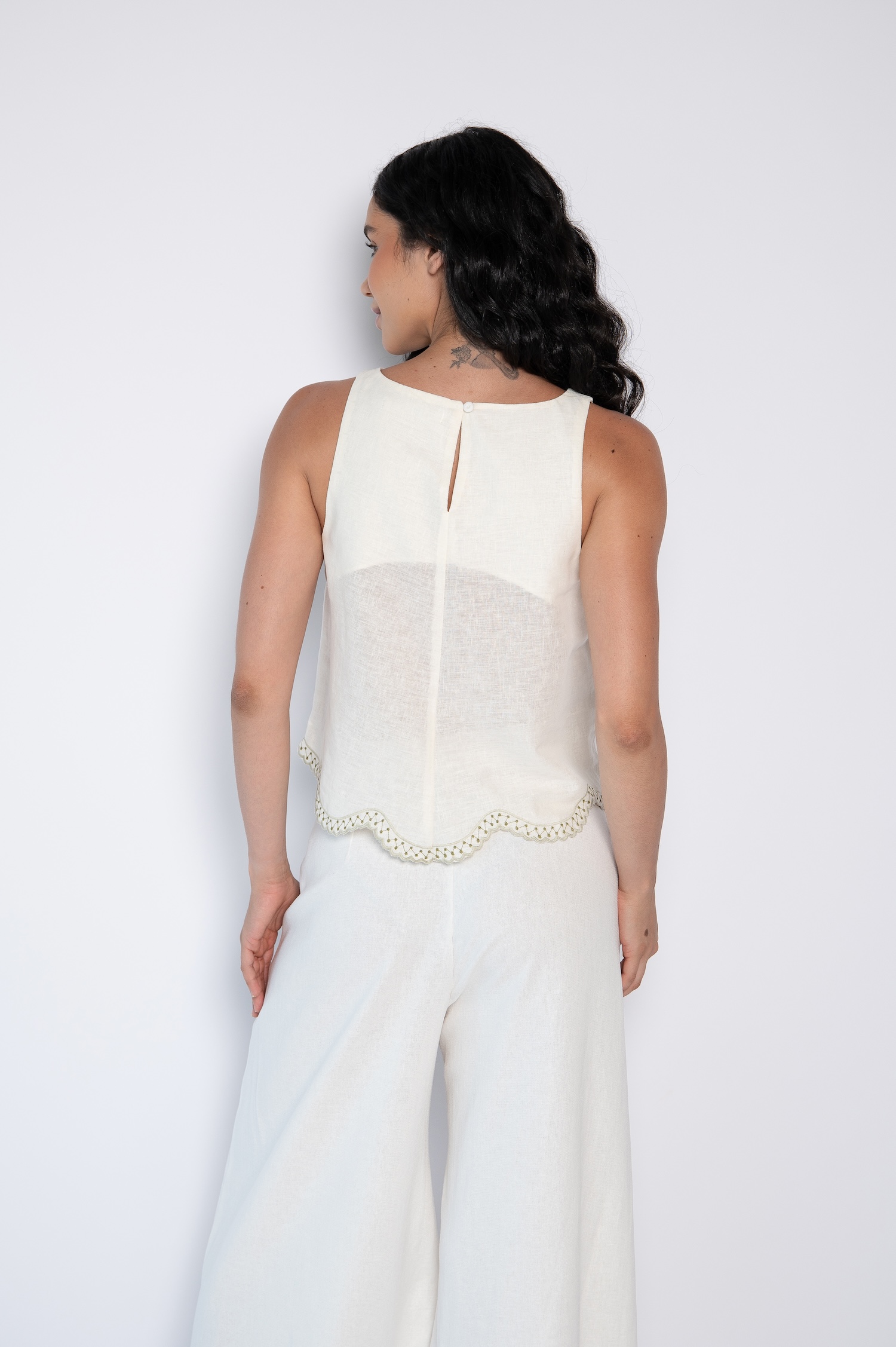Blusa Cropped Bordada Cavada Off White - Silvana - Imagem 5