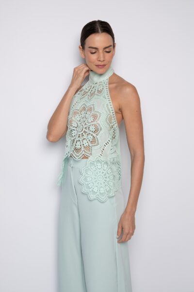 Blusa Assimétrica Bordada Com Gola Alta Azul Maré - Pâmela