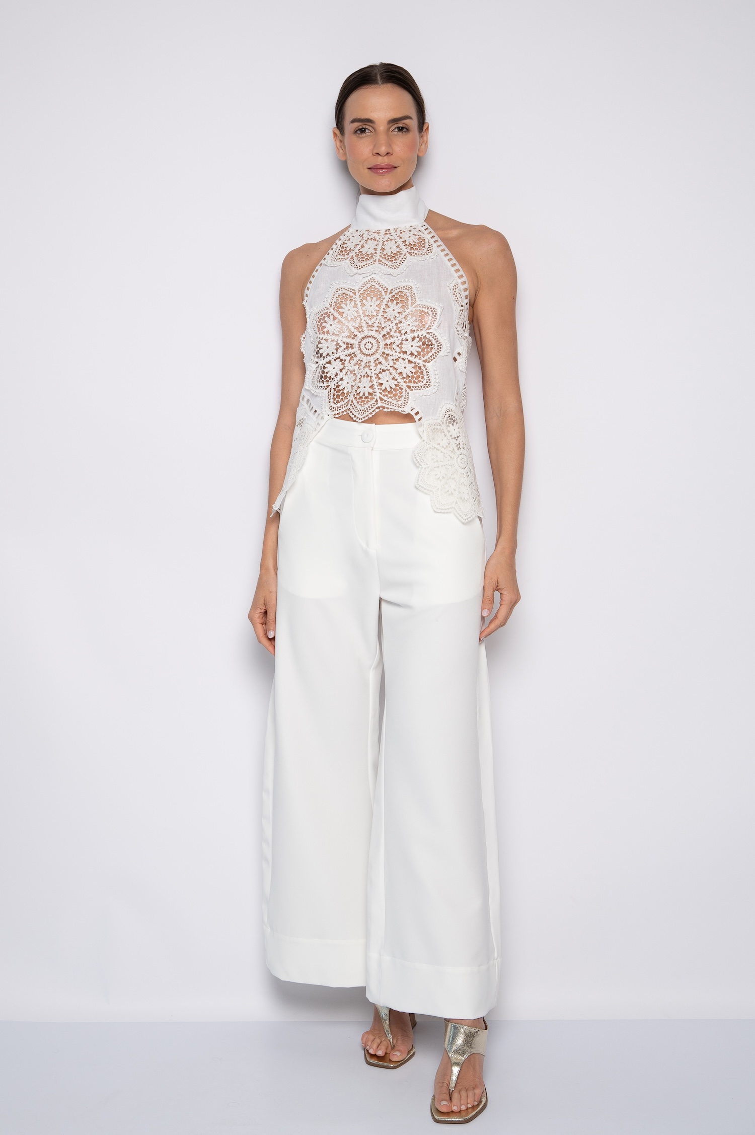 Blusa Assimétrica Bordada Com Gola Alta Off White - Pâmela - Imagem 4