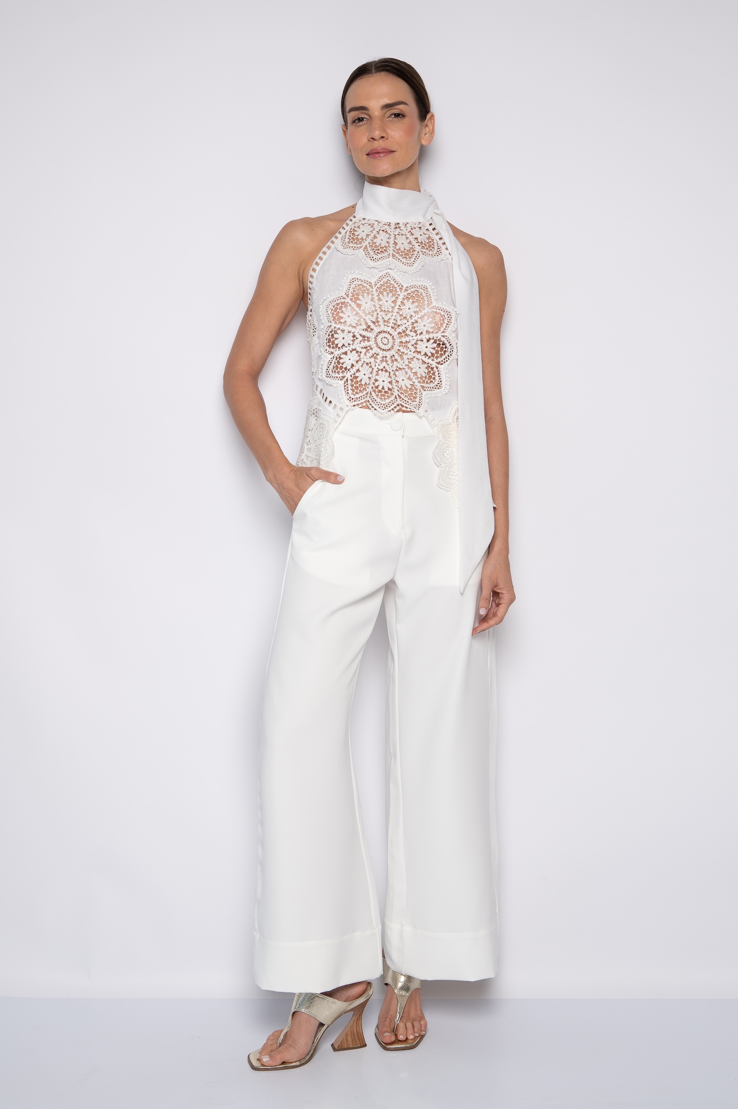 Blusa Assimétrica Bordada Com Gola Alta Off White - Pâmela - Imagem 2