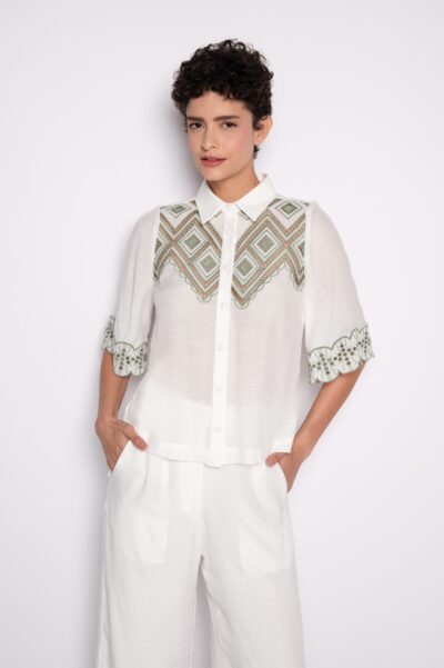 Camisa Bordada Com Mangas Curtas Off White - Prisci