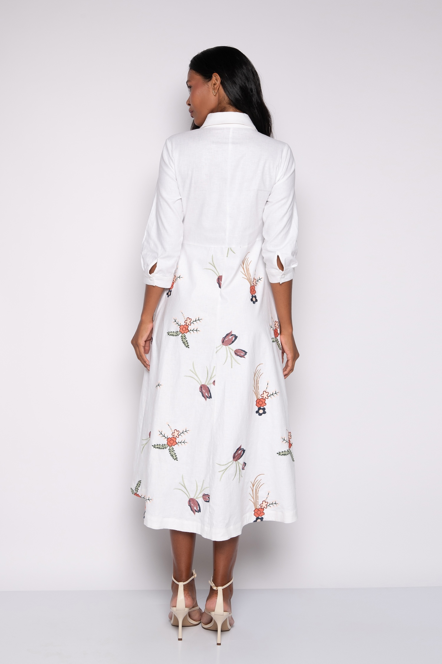 Vestido Chemise Bordado com Manga 3/4 Off White - Vânia - Imagem 4