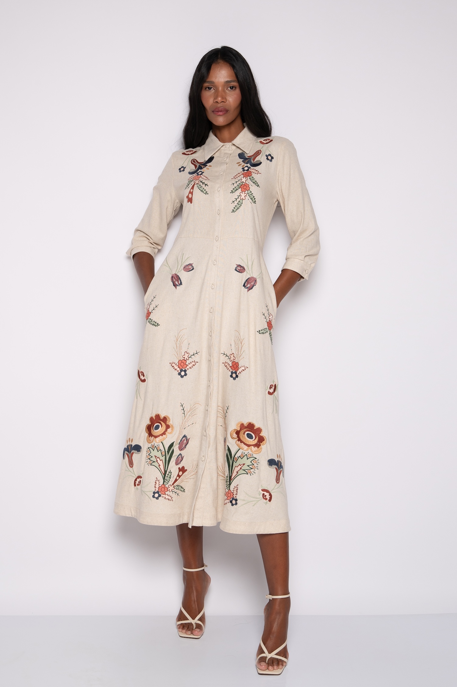 Vestido Chemise Bordado com Manga 3/4 Bege - Vânia - Imagem 3