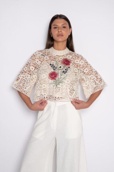 Blusa Cropped de Renda Bordada Manga Curta Bege - Cassia