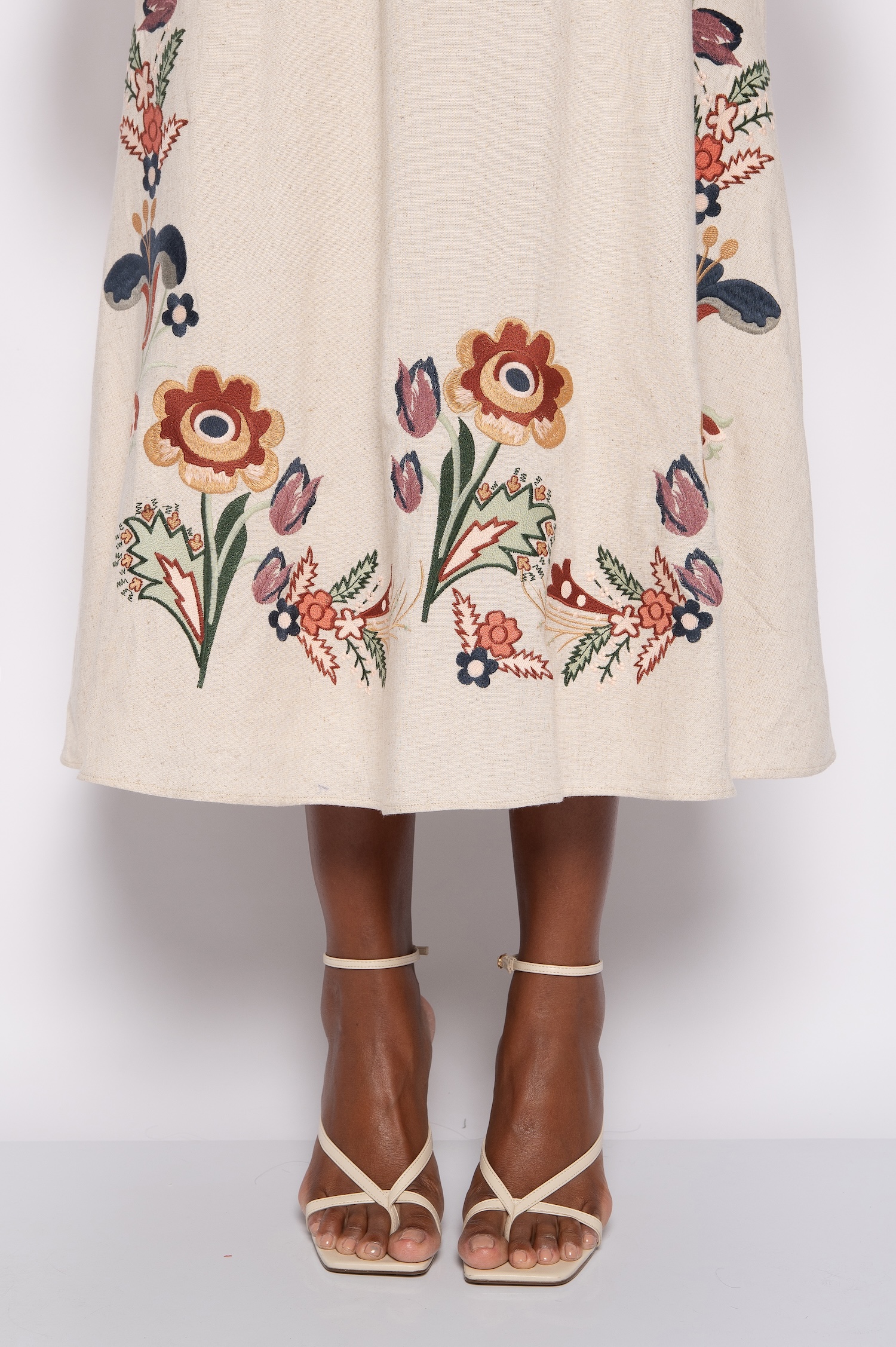 Vestido Midi Bordado com Decote Quadrado Bege - Vanessa - Imagem 3