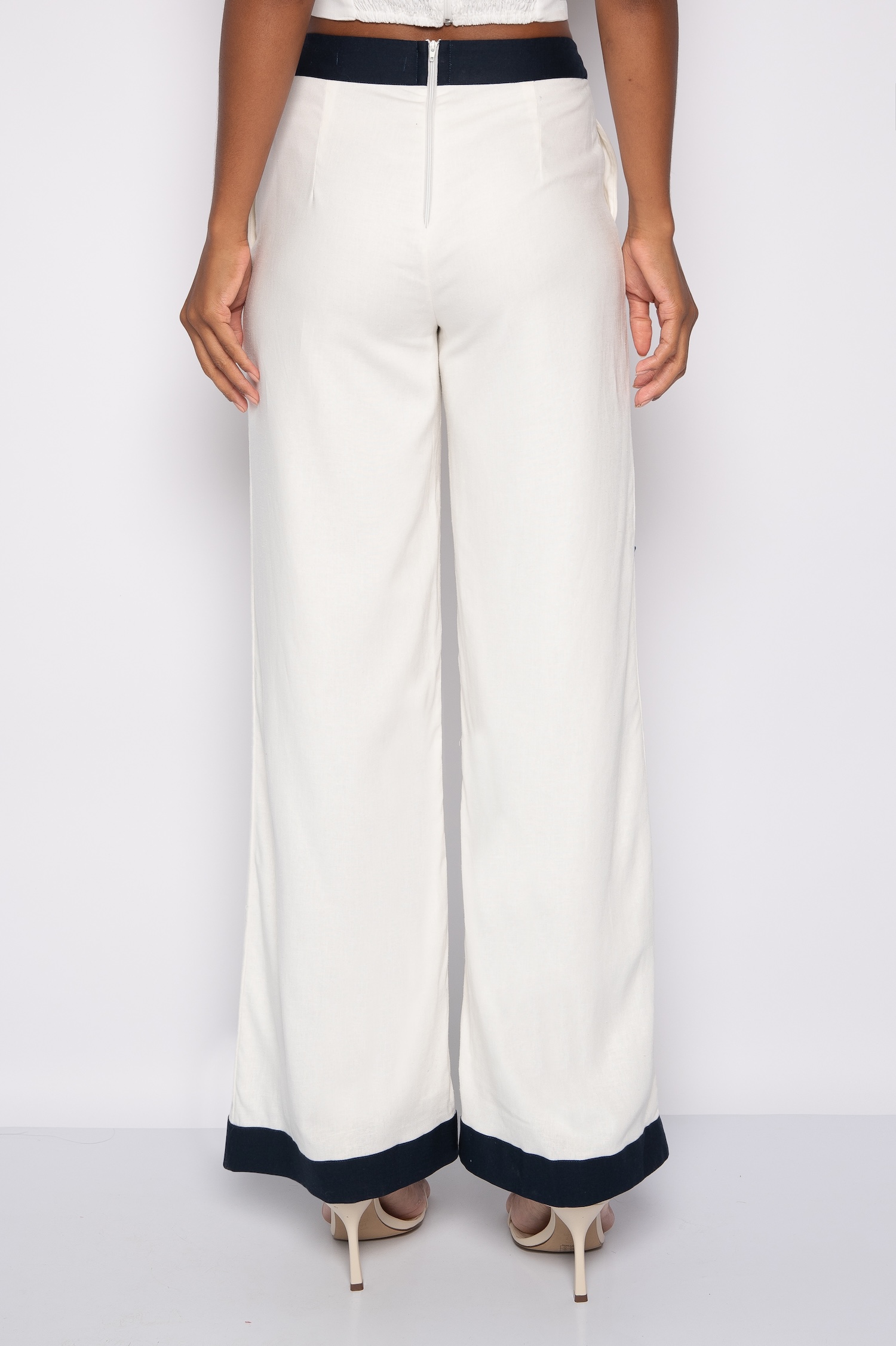 Calça pantalona bordada Off White - Analú - Imagem 4