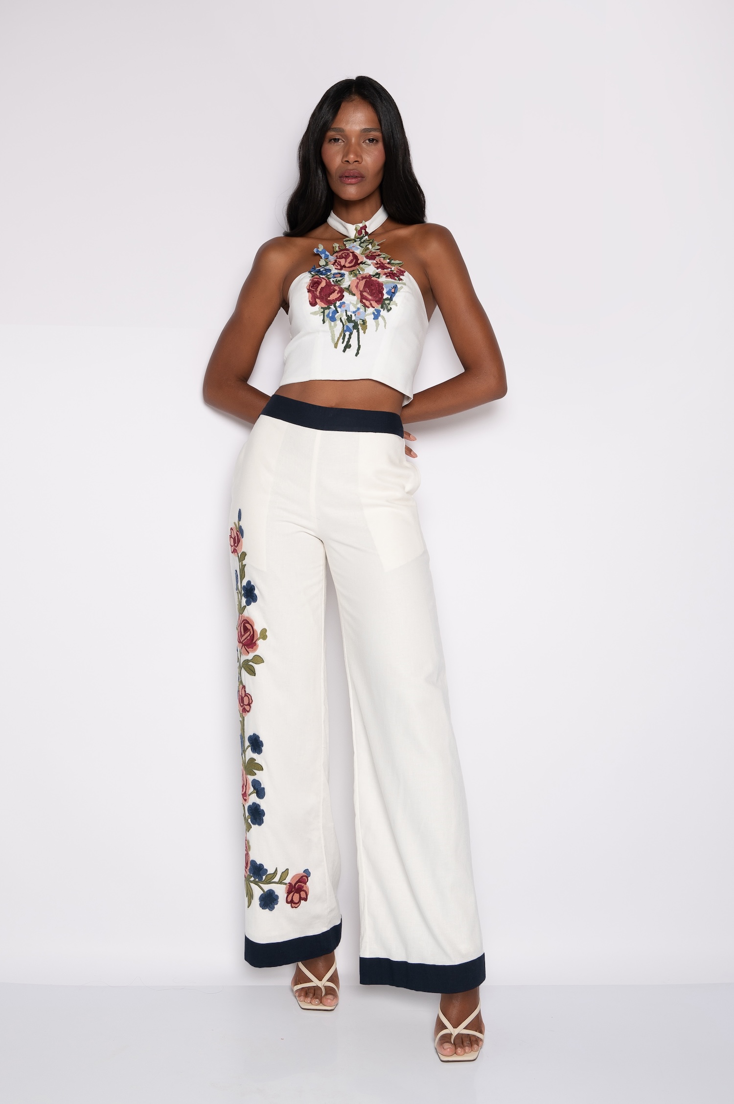 Calça pantalona bordada Off White - Analú