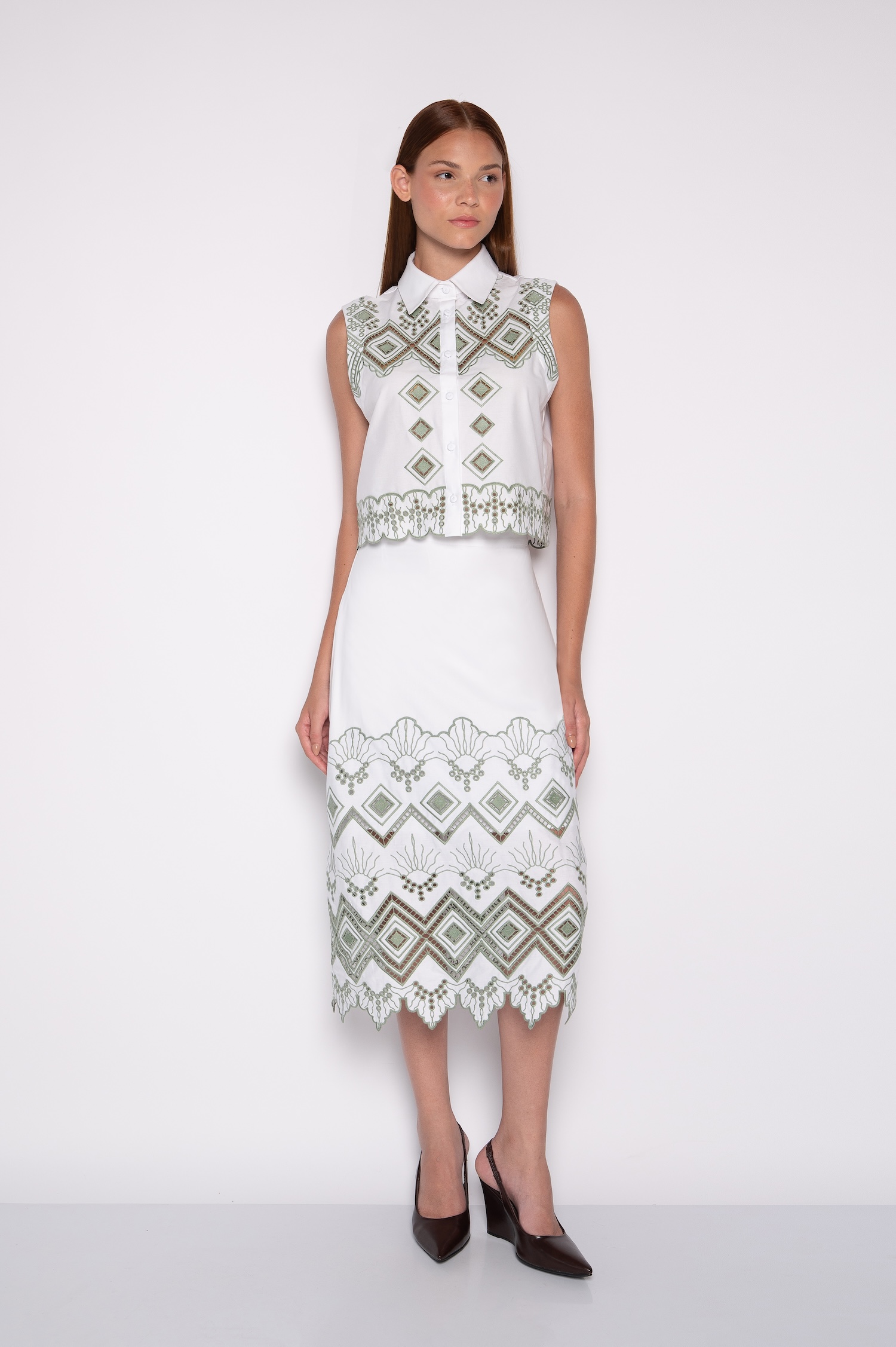 Camisa Cropped Bordada Branca - Kelly - Imagem 2