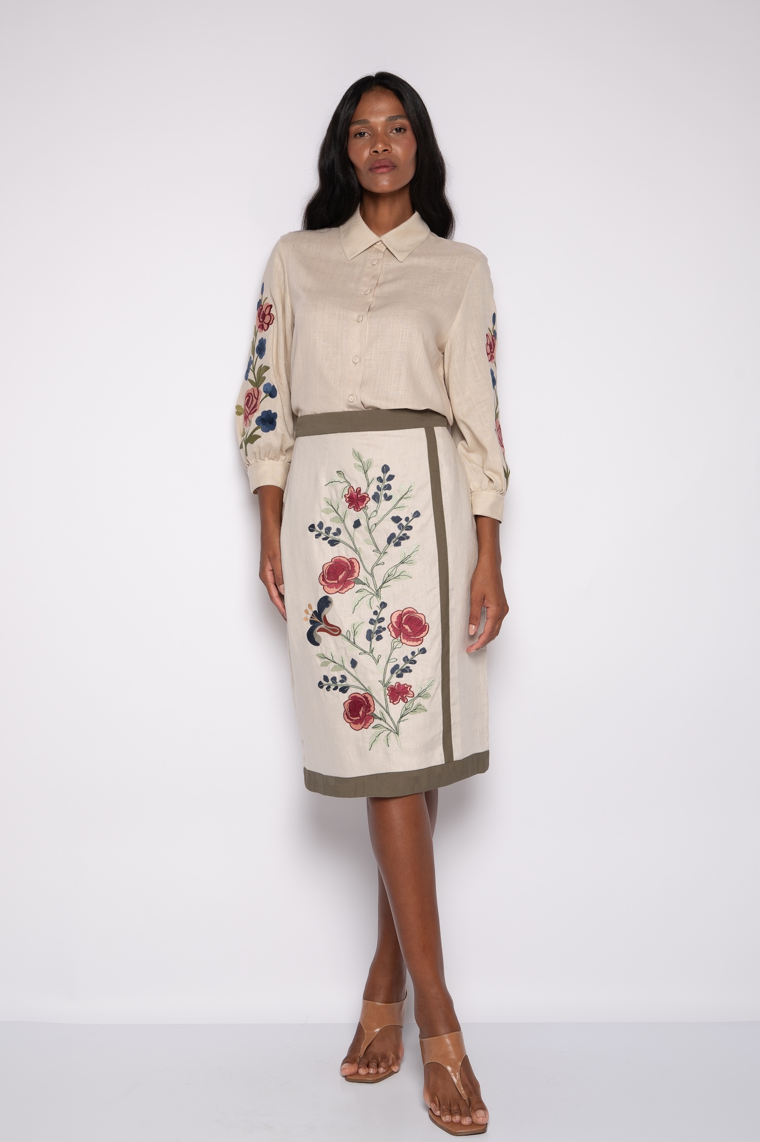 Saia 100% Linho Bordada Midi Bege - Simone