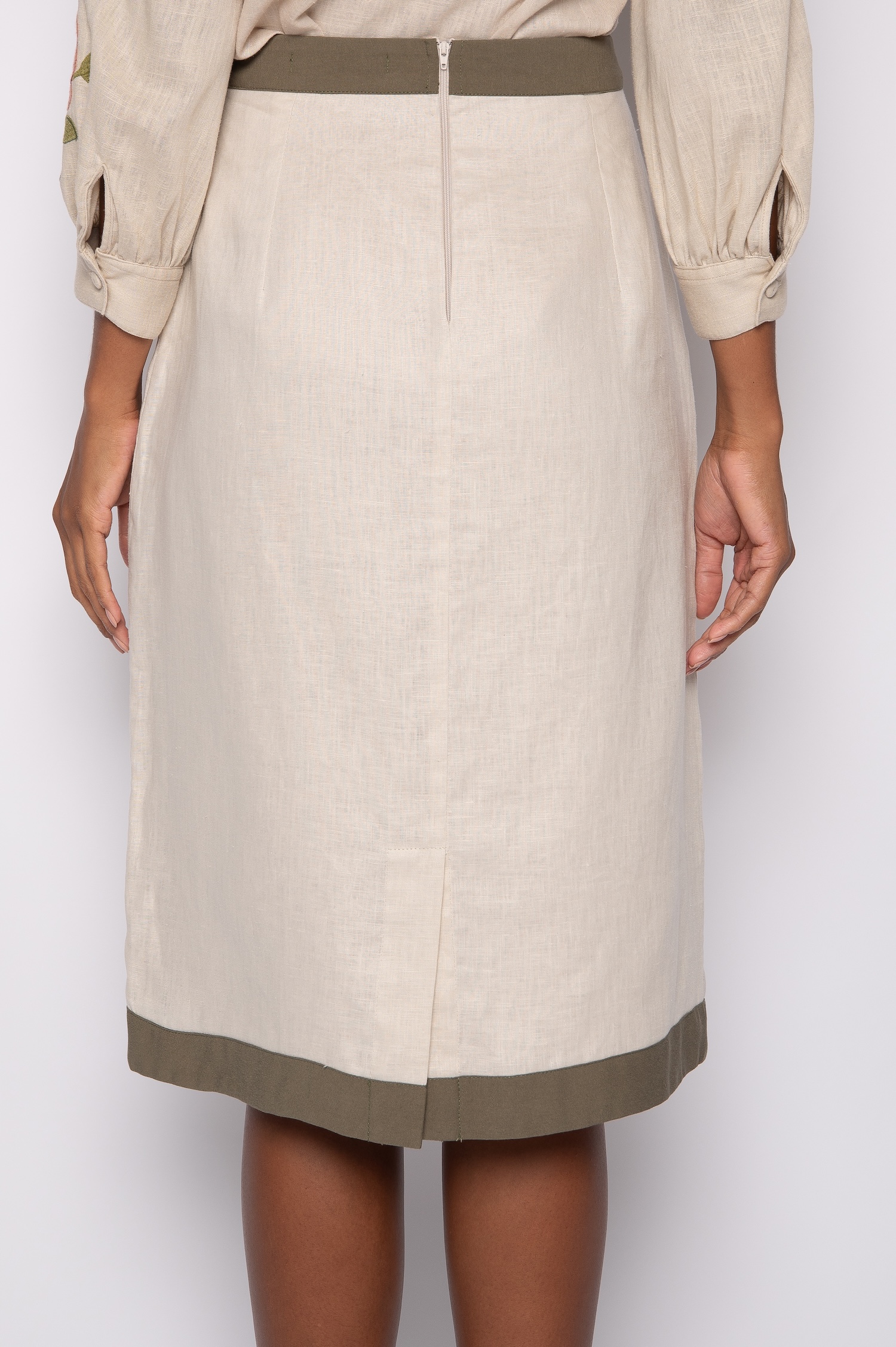 Saia 100% Linho Bordada Midi Bege - Simone - Imagem 4