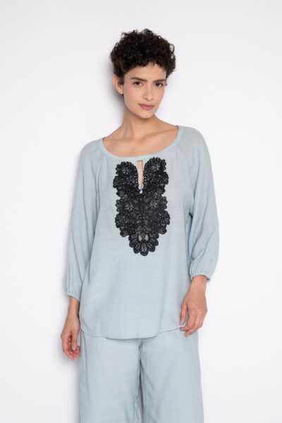 Bata Bordada Com Manga 3/4 Azul Claro - Gorete