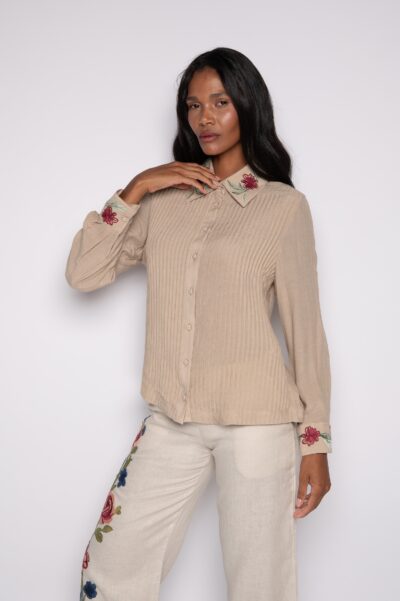 Camisa Bordada Com Nervuras e Manga 7/8 Caqui - Raquel