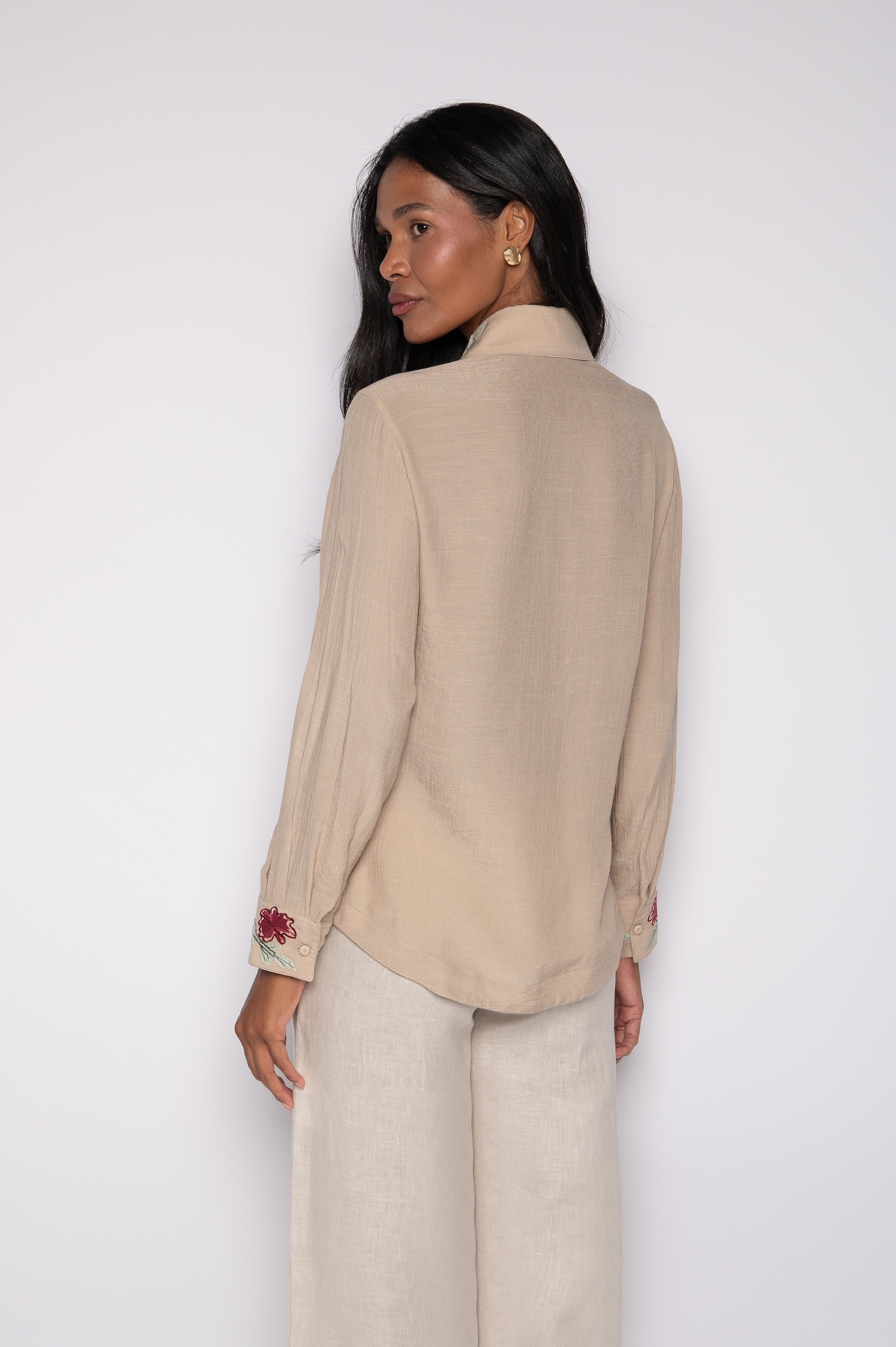 Camisa Bordada Com Nervuras e Manga 7/8 Caqui - Raquel - Imagem 4