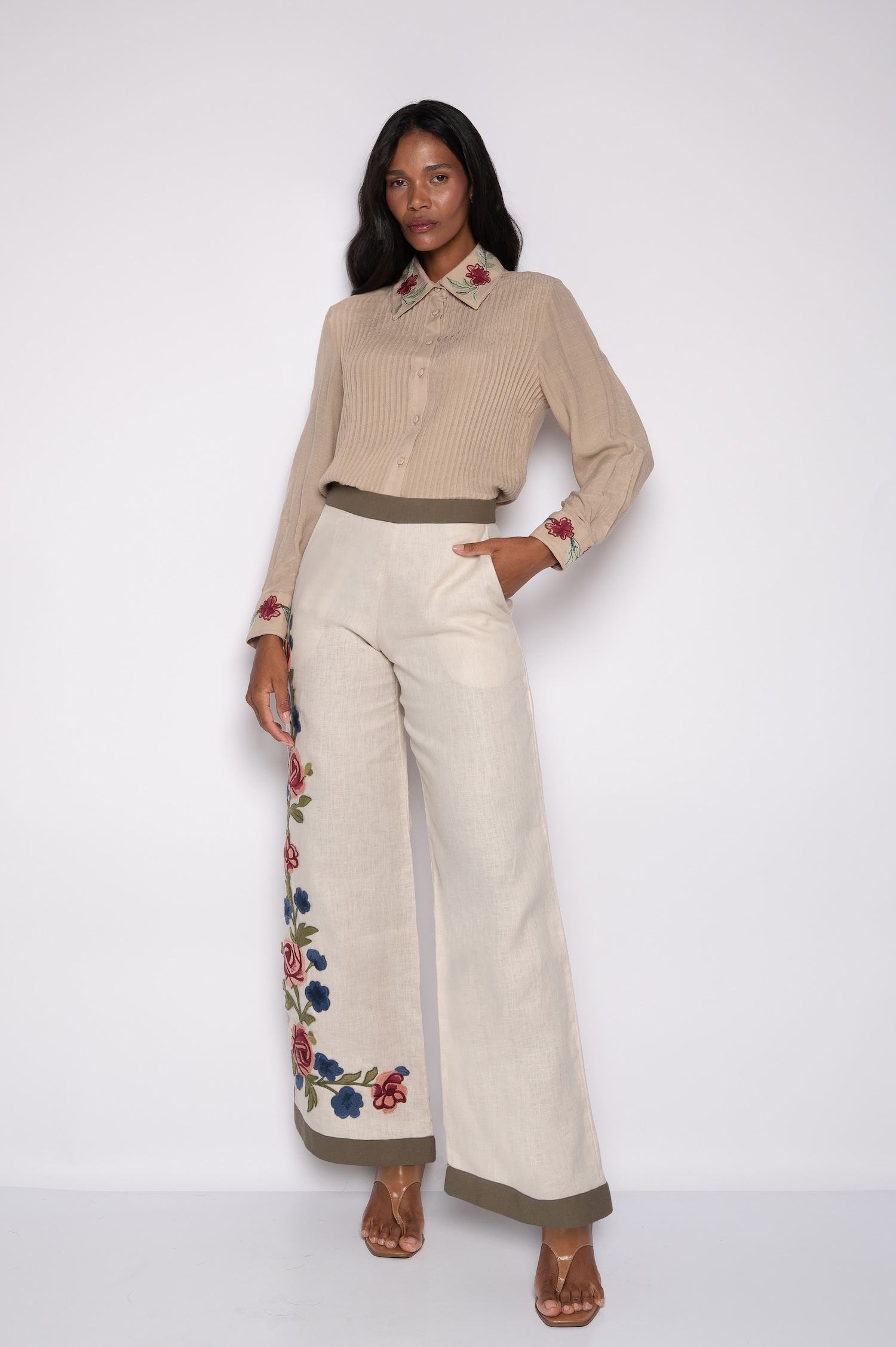 Camisa Bordada Com Nervuras e Manga 7/8 Caqui - Raquel - Imagem 2