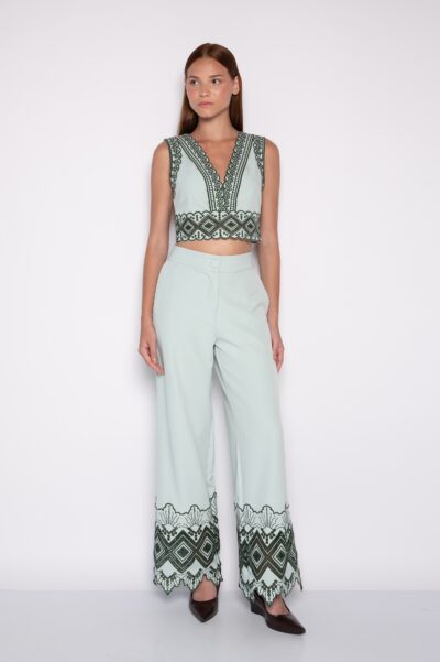 Calça Pantalona com Barra Bordada Verde Claro - Lavínia