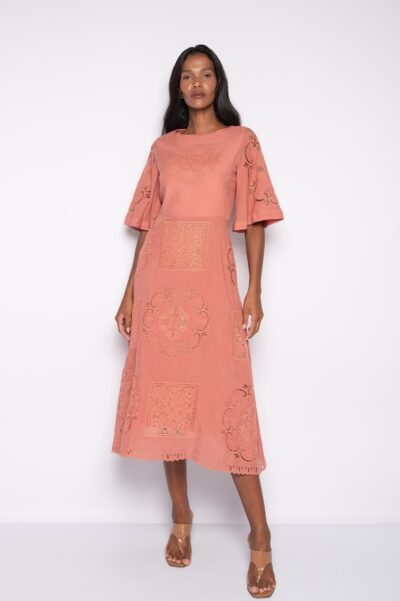 Vestido Midi Bordado com Mangas Curtas Rosa Vintage - Ligia