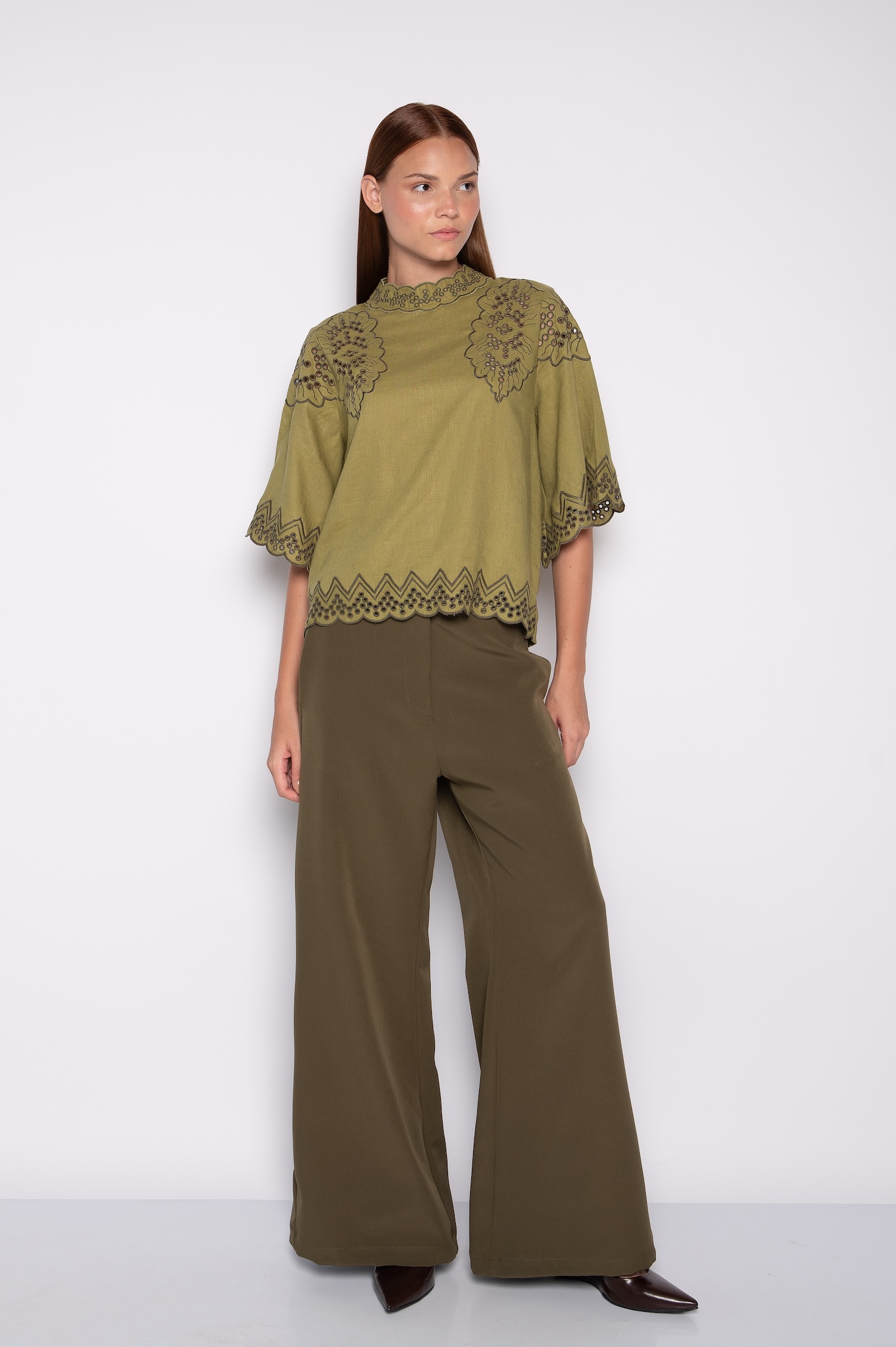 Blusa Bordada Com Manga 3/4 Verde Oliva - Clara - Imagem 2