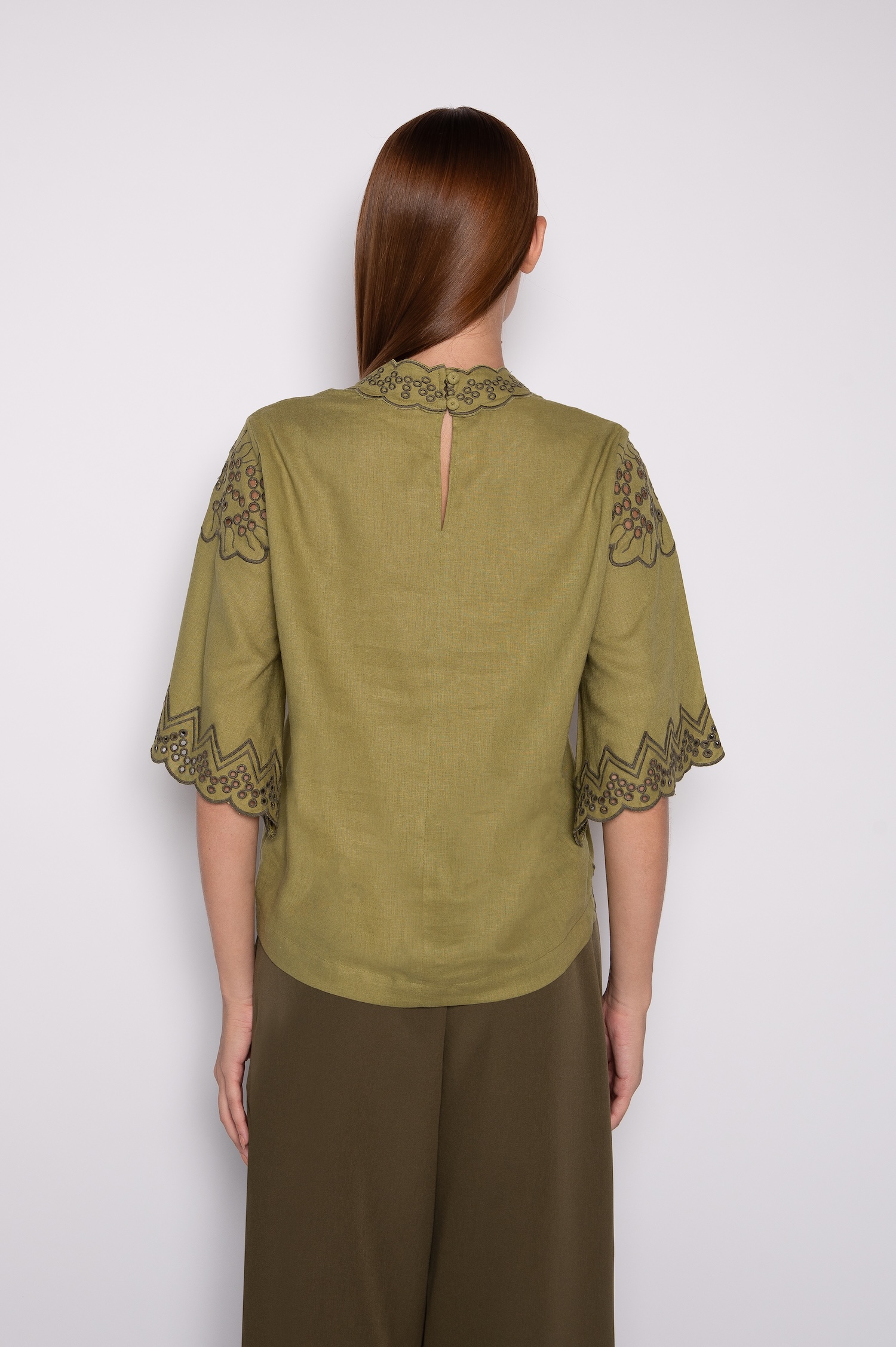 Blusa Bordada Com Manga 3/4 Verde Oliva - Clara - Imagem 4