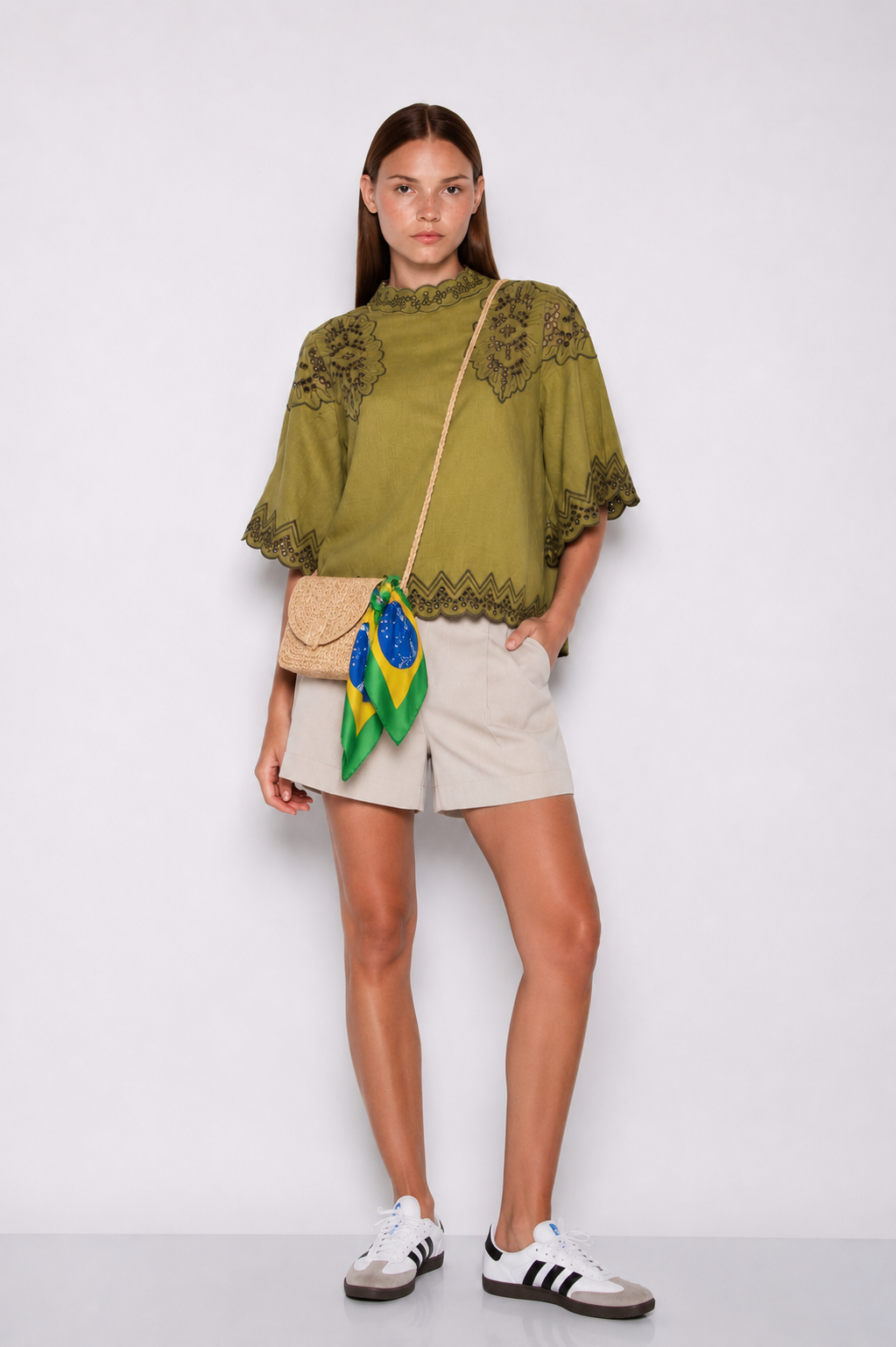 Blusa Bordada Com Manga 3/4 Verde Oliva - Clara