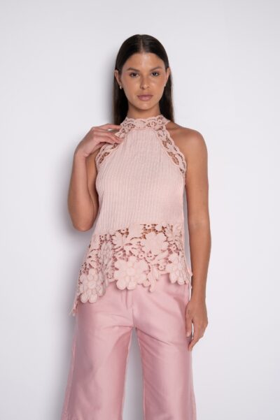 Blusa Assimétrica Bordada com Gola Alta Rosa - Paula