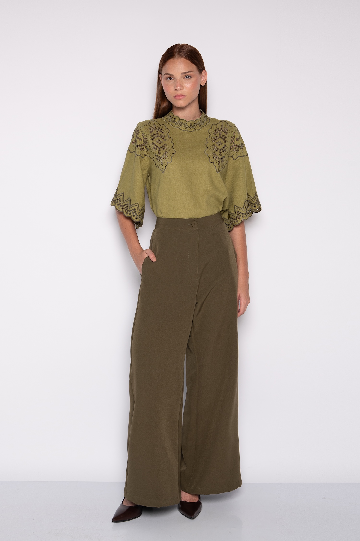 Calça Pantalona com Bolsos Laterais Verde Oliva - Mirtes