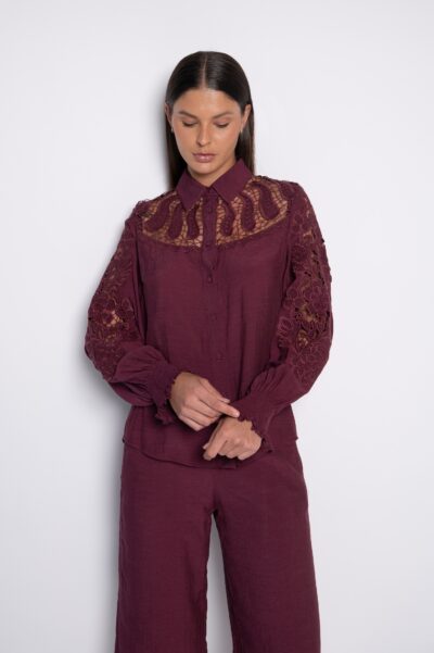 Camisa Bordada com Lastex nos Punhos Vinho - Zenilda