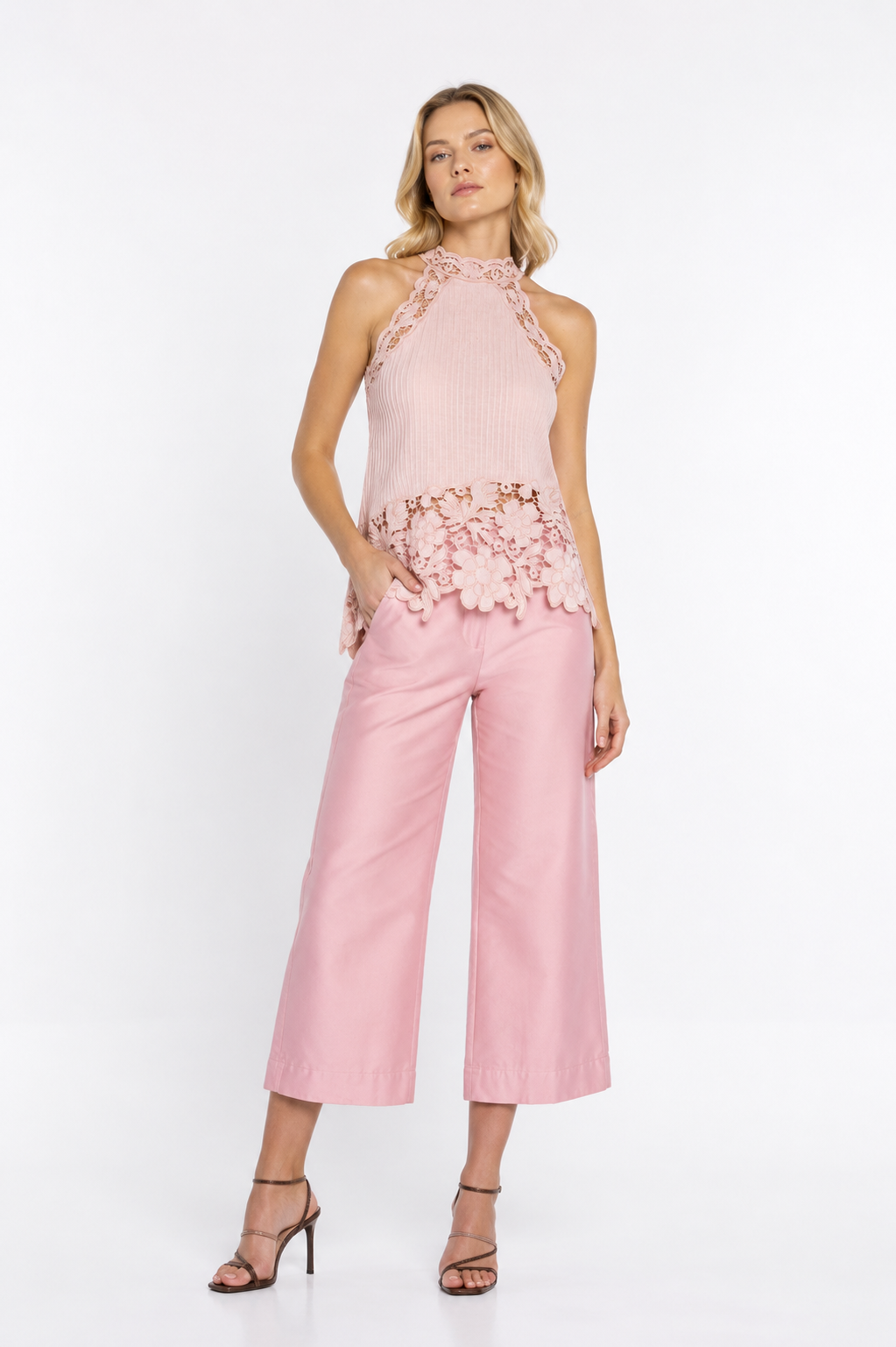 Blusa Assimétrica Bordada com Gola Alta Rosa - Paula - Imagem 2