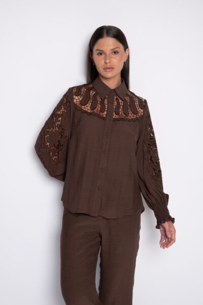Camisa Bordada com Lastex nos Punhos Marrom - Zenilda