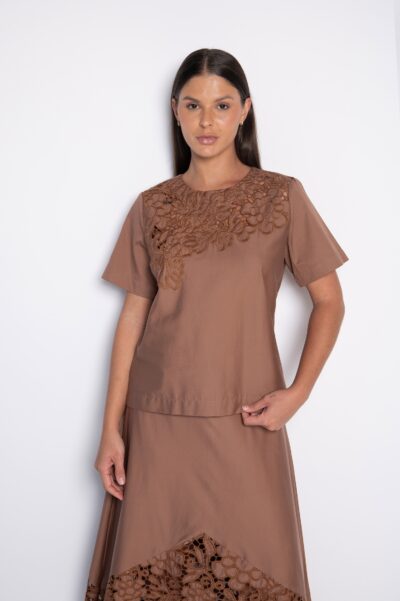 Blusa Bordada 100% Algodão Com Manga Curta Marrom - Conceição