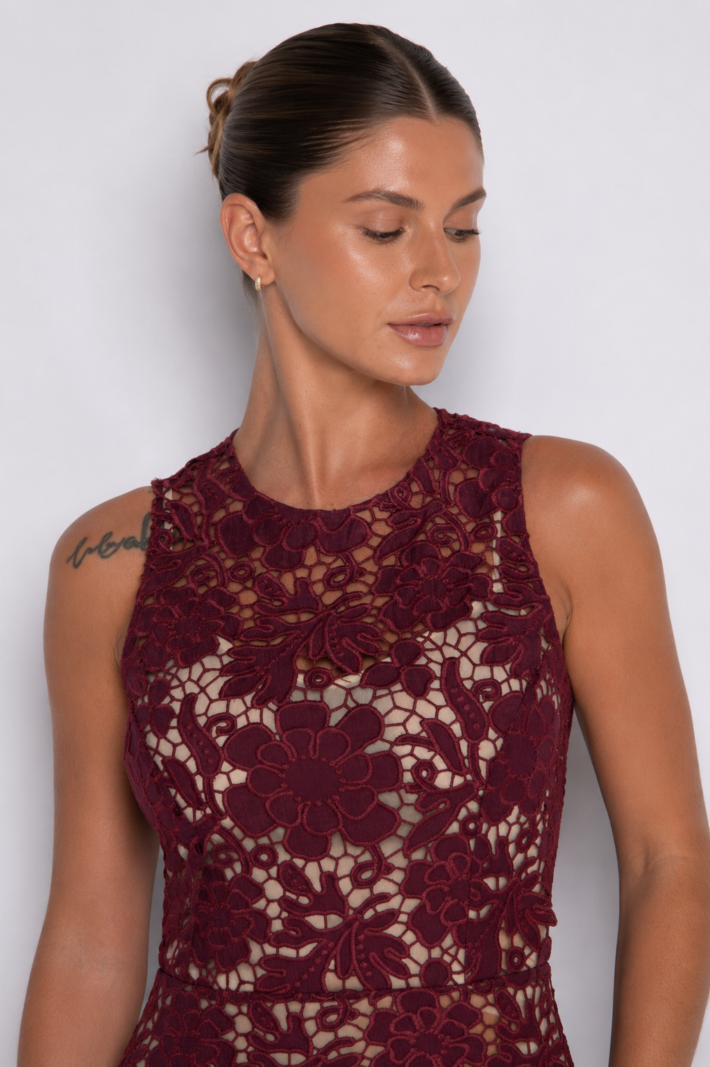 Vestido Midi Reto Bordado Cavado Vinho - Isadora - Imagem 2