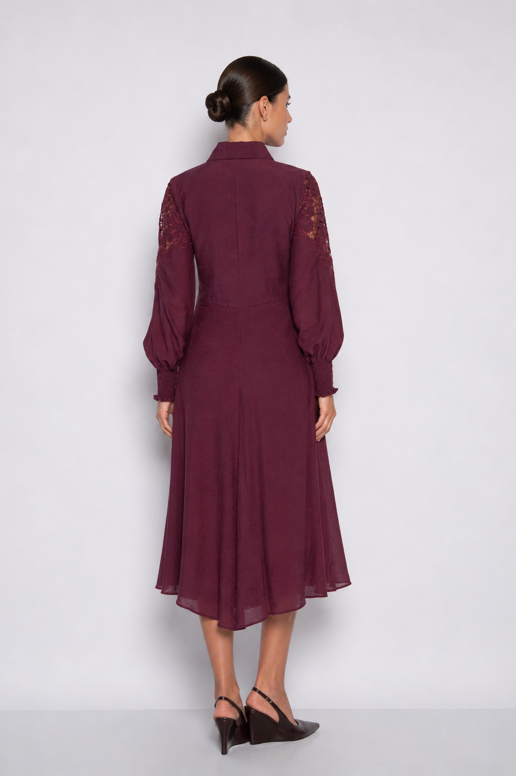 Vestido Midi Bordado com Mangas Bufantes Vinho - Vanusa - Imagem 3