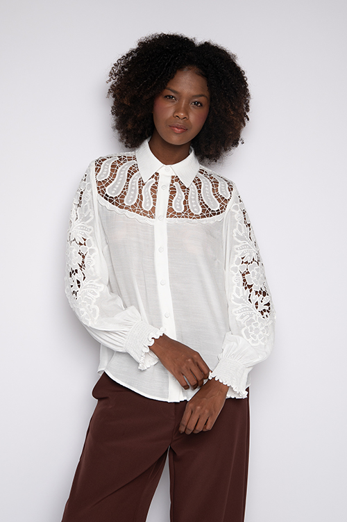 Camisa Bordada com Lastex nos Punhos Off White - Zenilda