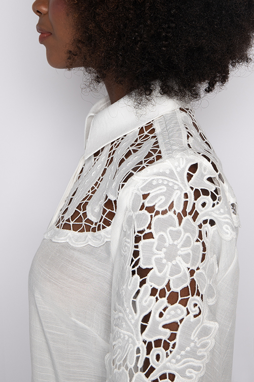 Camisa Bordada com Lastex nos Punhos Off White - Zenilda - Imagem 3