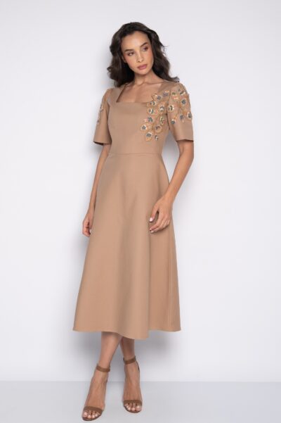 Vestido Midi Bordado Caqui - Claudiana