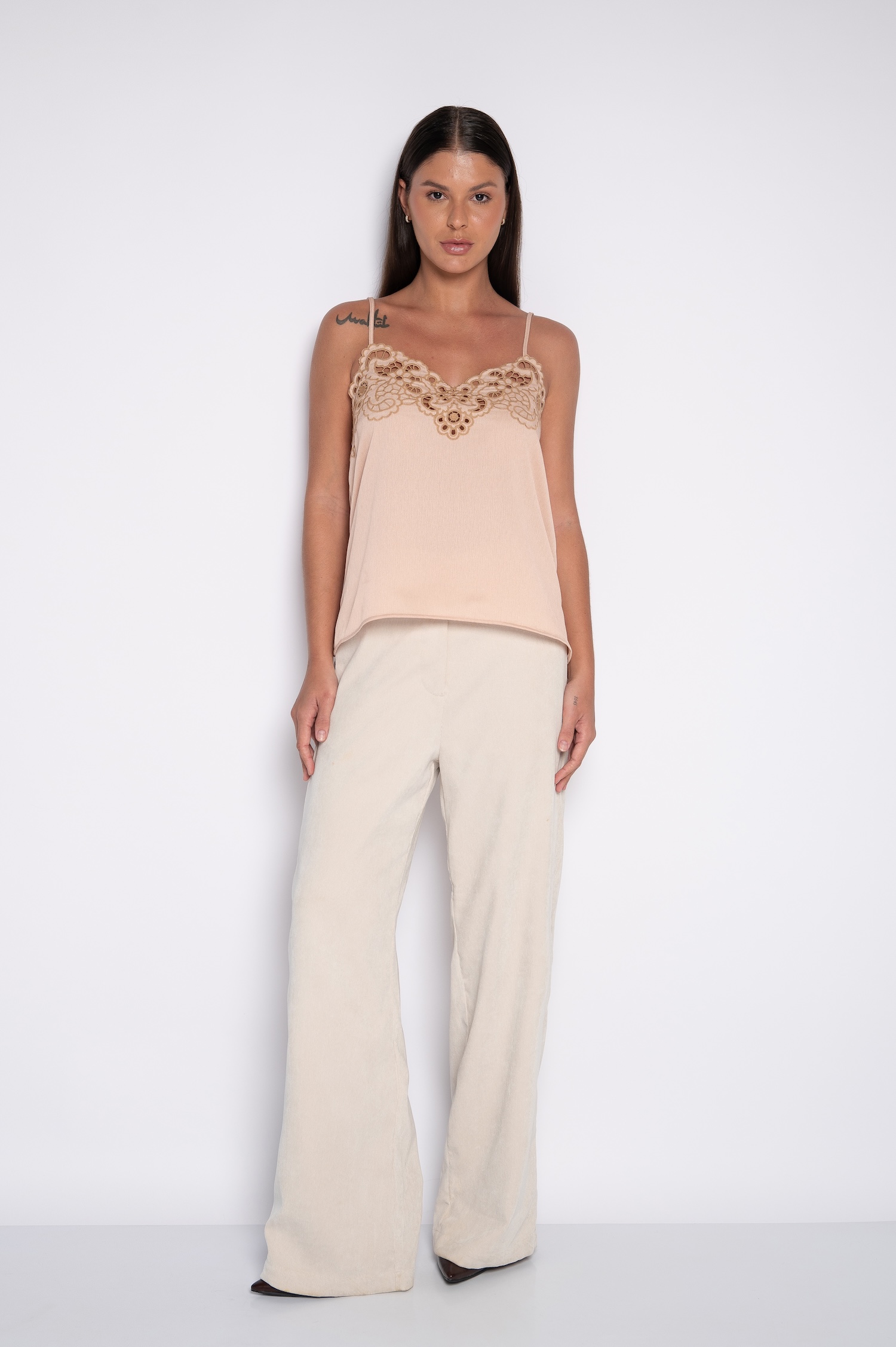 Blusa de Alças Finas com Bordado Delicado Bege - Natalia - Imagem 2