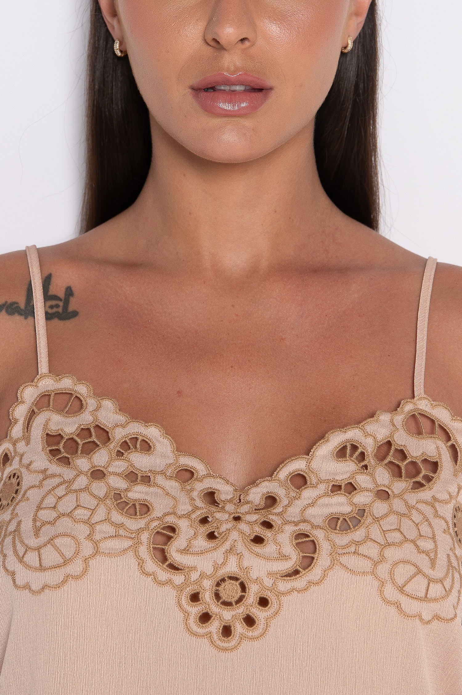 Blusa de Alças Finas com Bordado Delicado Bege - Natalia - Imagem 3