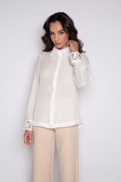 Camisa Bordada com Nervuras Frontais Off White - Ruth