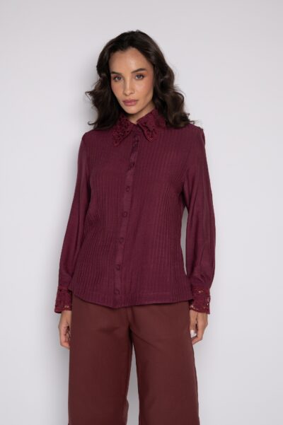 Camisa Bordada com Nervuras Frontais Vinho - Ruth