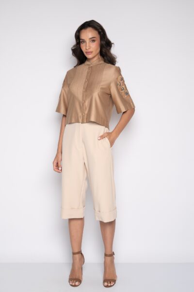 Camisa Cropped Bordada Com Nervuras Frontais Caqui - Sônia