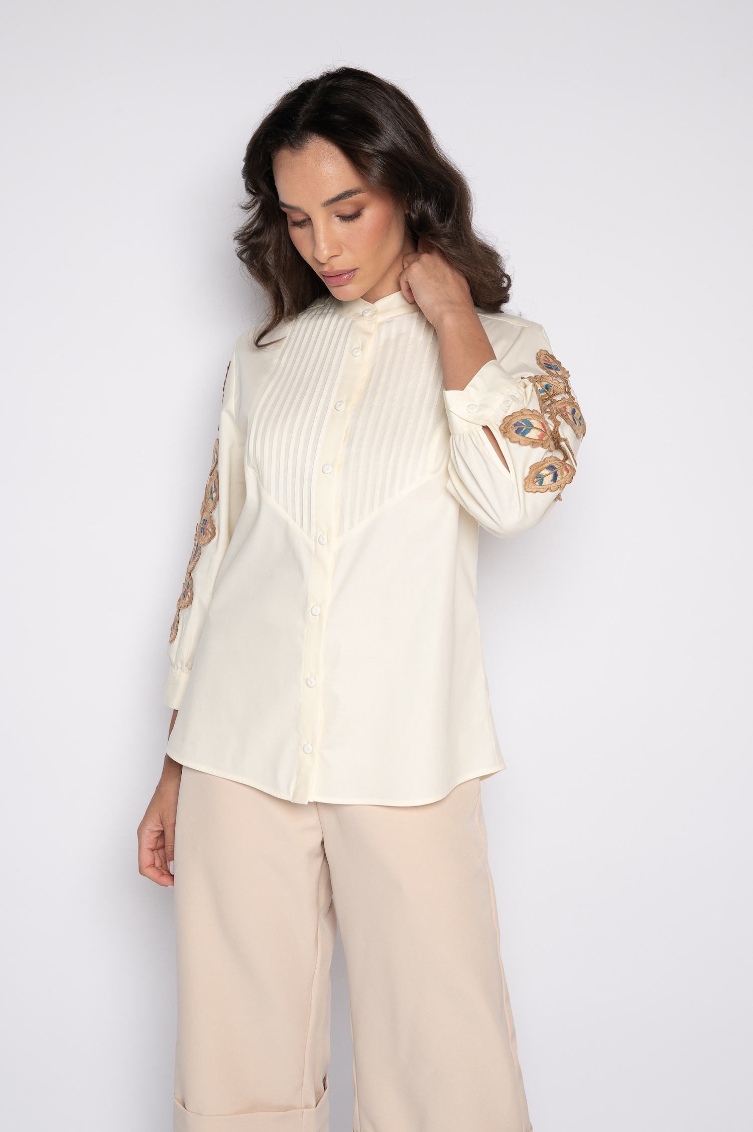 Camisa Com Mangas Bordadas Creme - Samira - Imagem 2