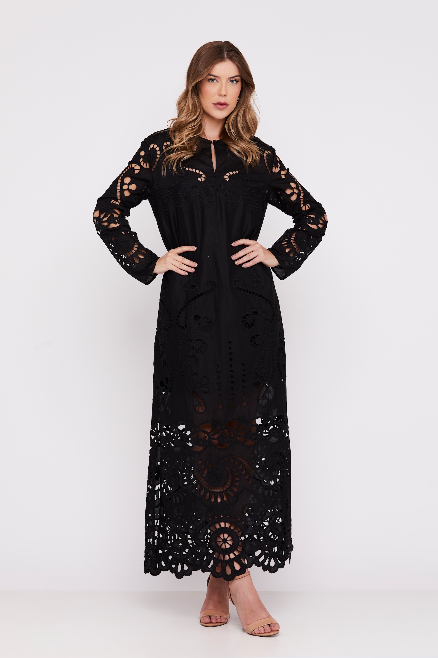 Vestido Longo Bordado Vazado Preto- Tereza - Imagem 2