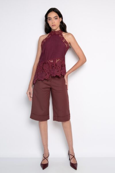 Blusa Assimétrica Bordada com Gola Alta Vinho - Paula