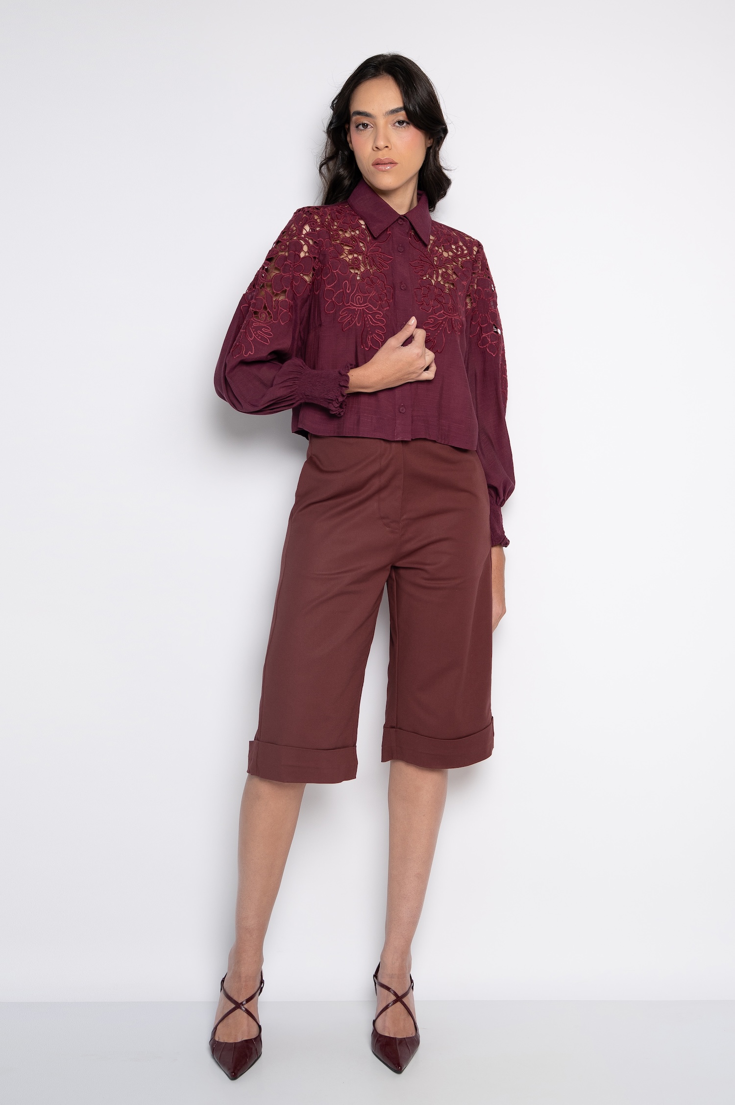 Camisa Cropped Bordada Com Manga Bufante Figo - Zilma